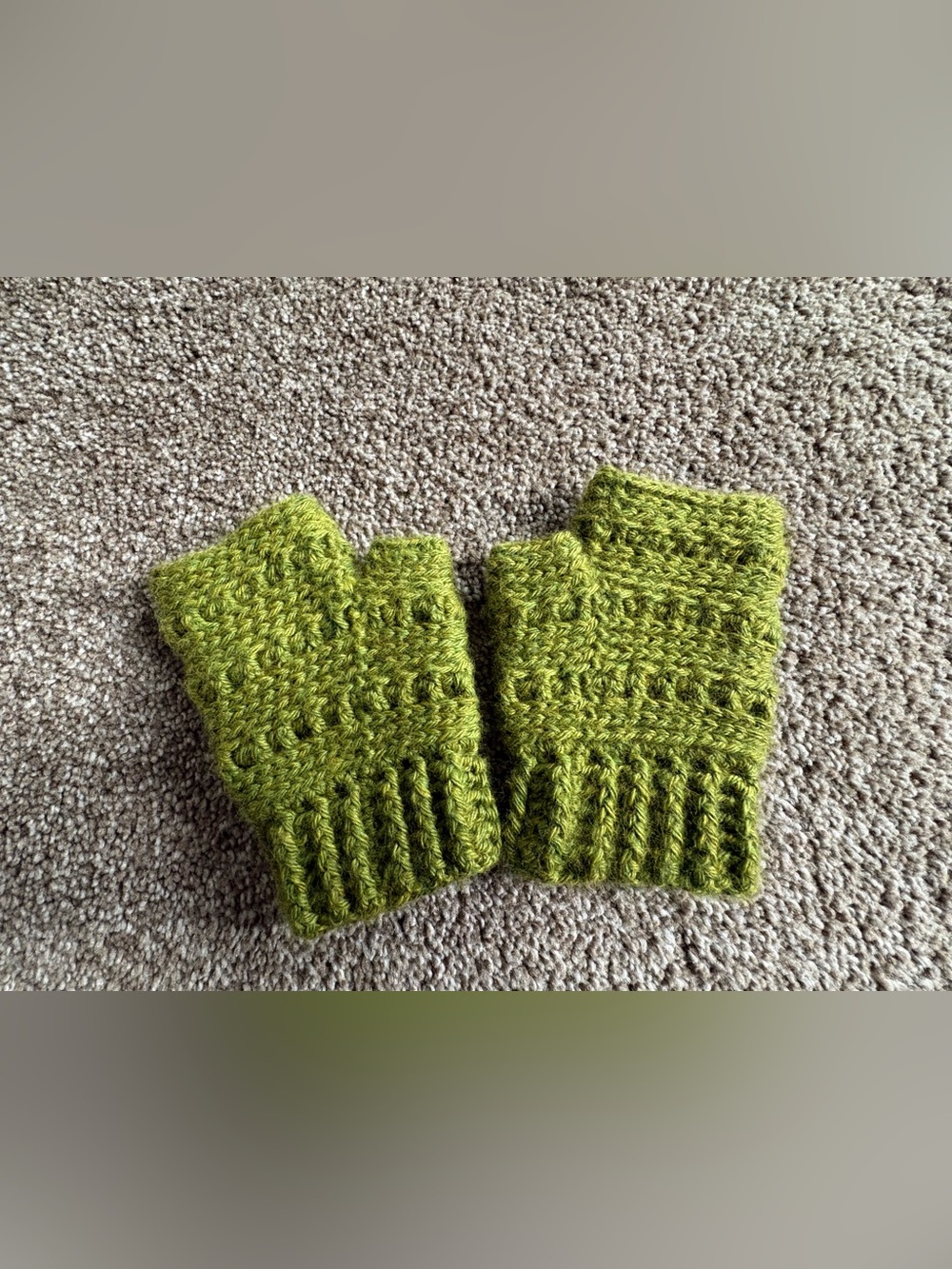 Handmade Green Fingerless Gloves - Picture 2 of 4
